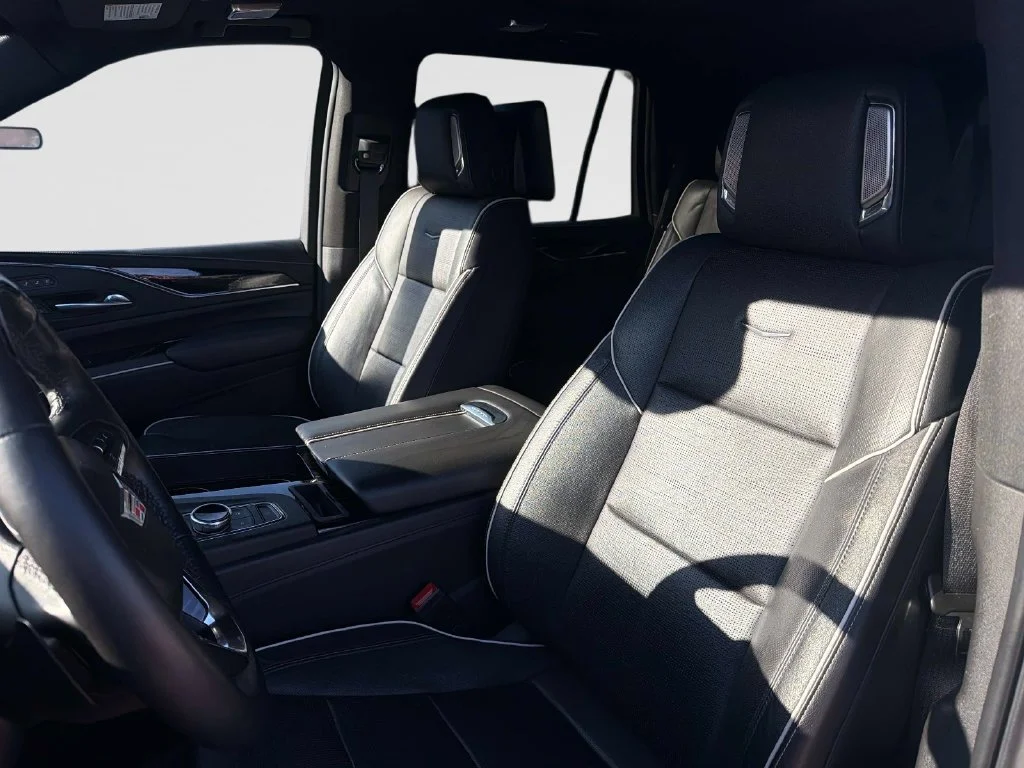 Used 2021 Crystal White Tri-Coat Cadillac Sport image 25