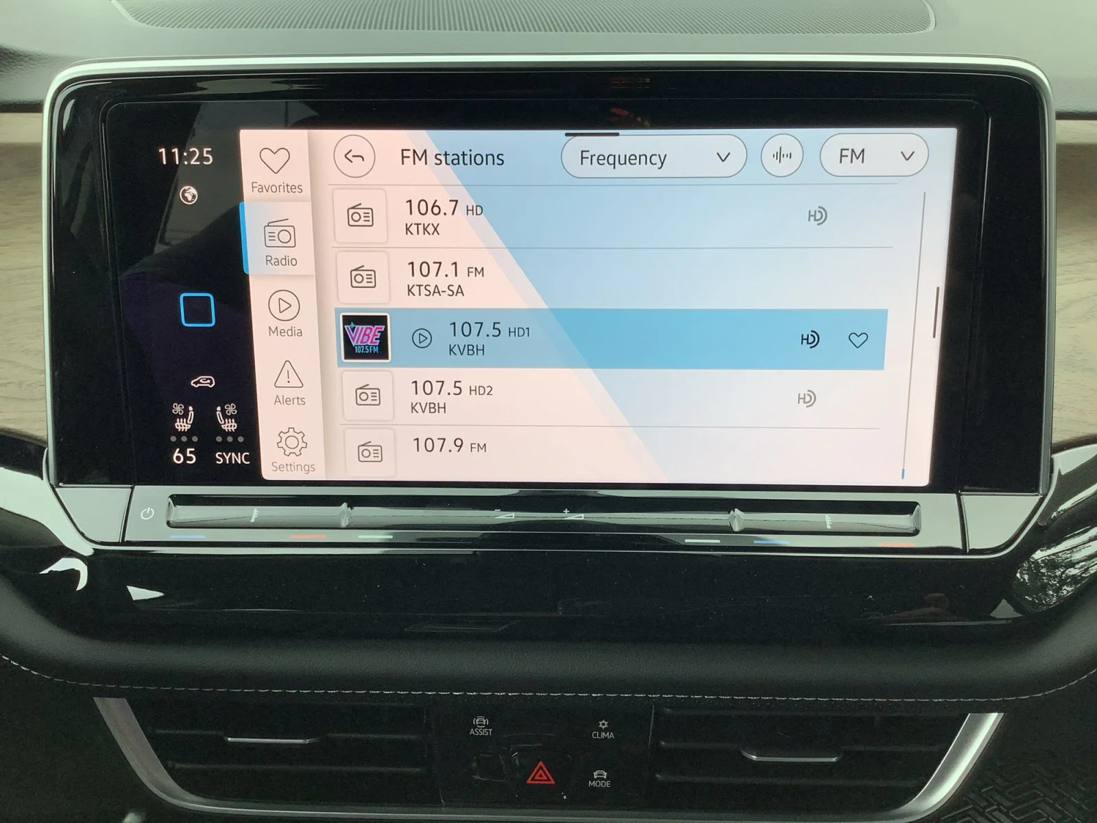 New 2026 OPAL WHITE Volkswagen 2.0T SE image 16