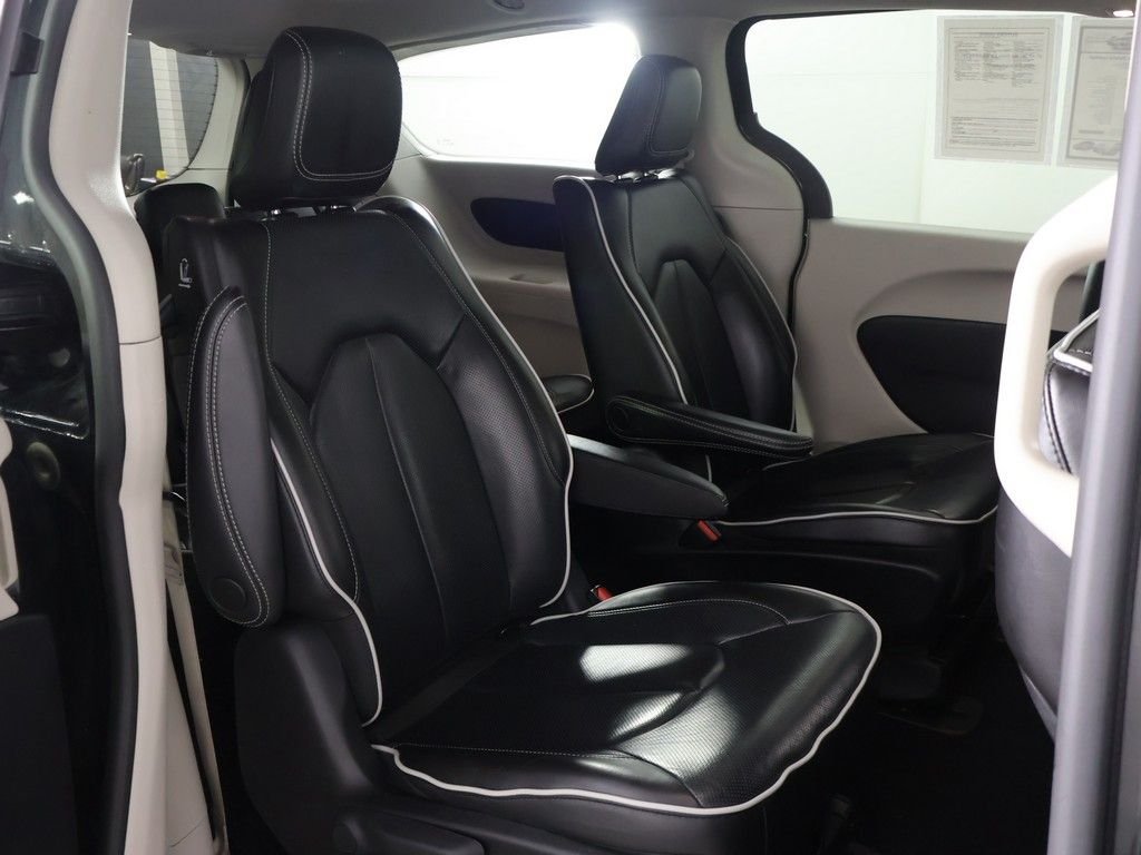 Used 2023 Black Chrysler Limited image 35