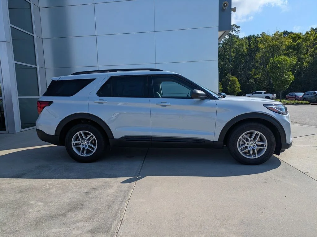 New 2026 Space White Metallic Ford Active image 3