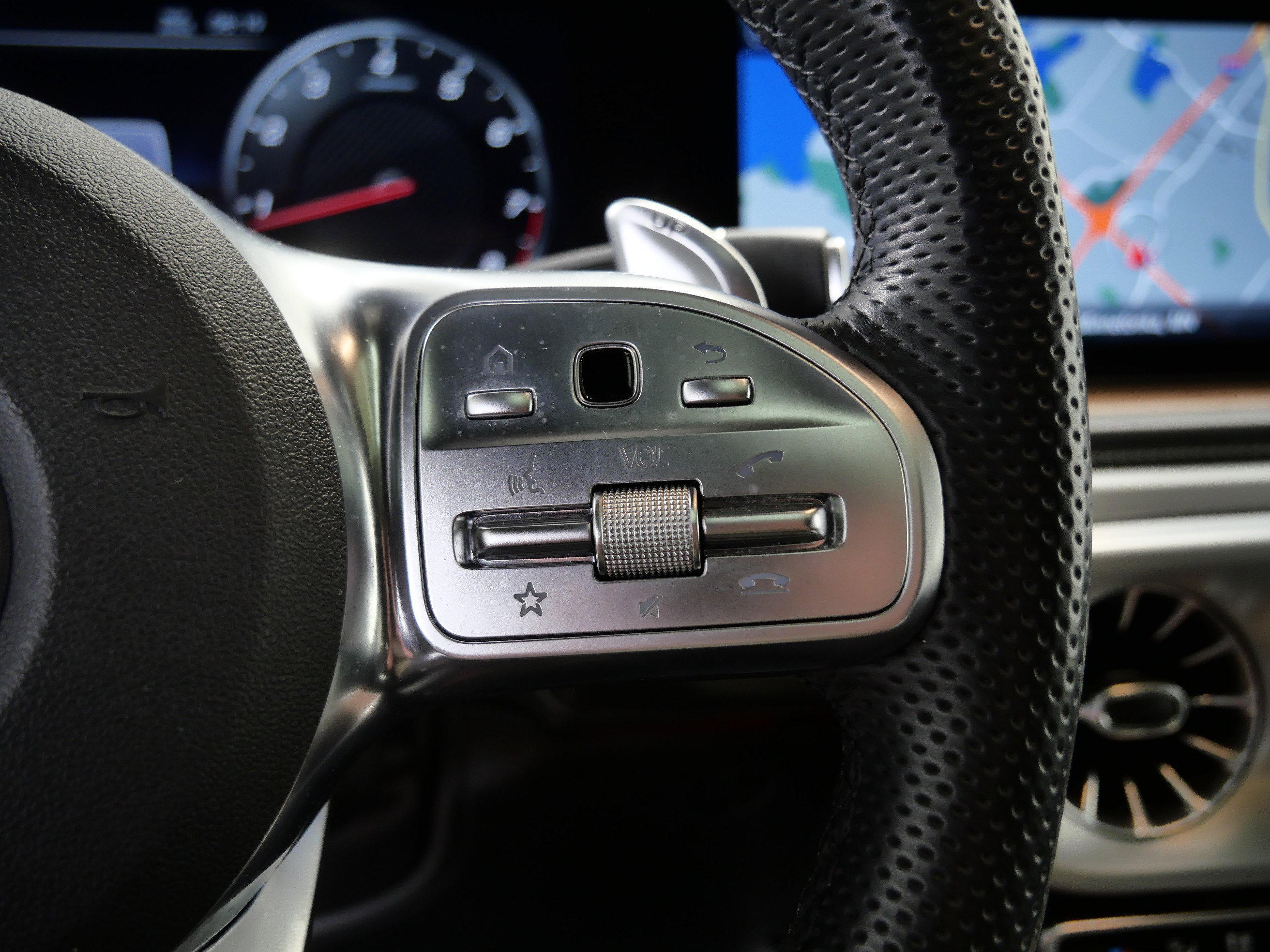 Used 2020 designo Diamond White Metallic Mercedes-Benz AMG® G 63 image 27