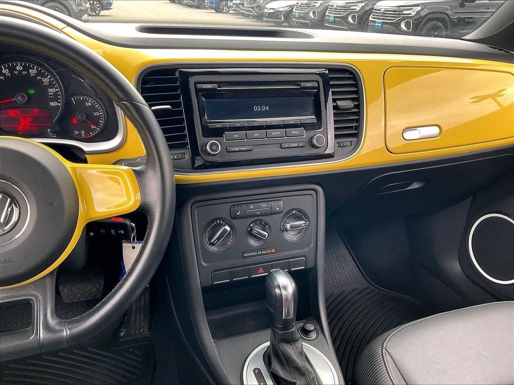 Used 2012 Saturn Yellow Volkswagen 2.5L image 17