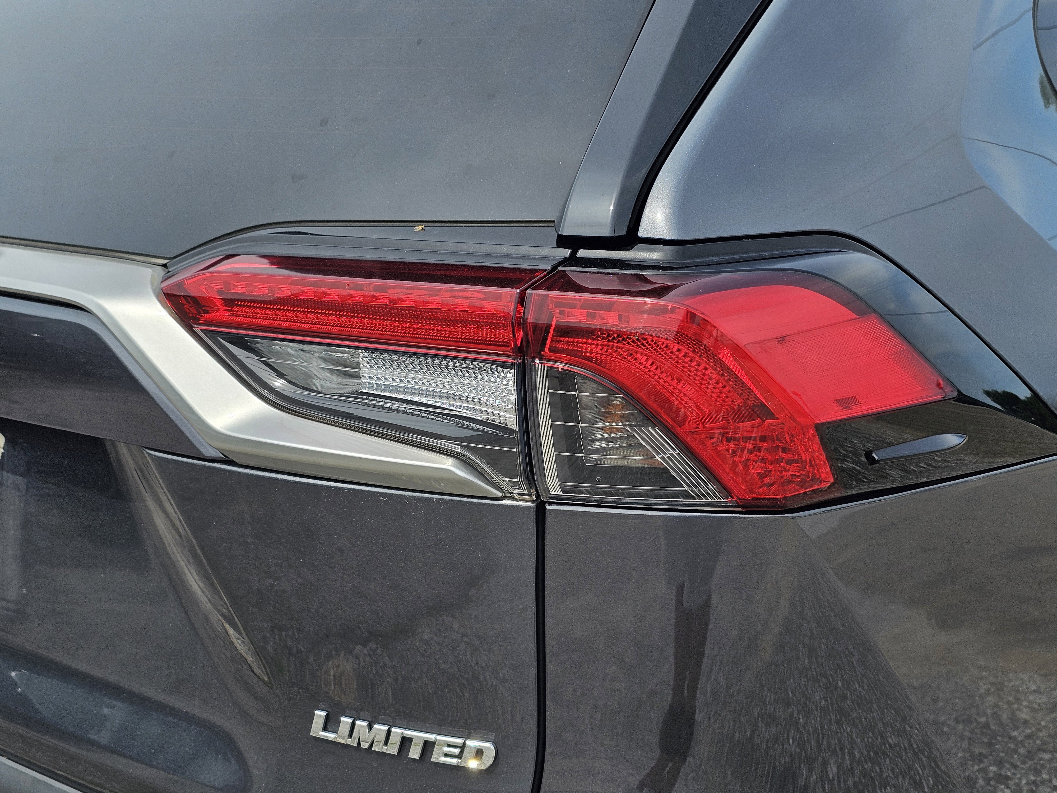 2019 Toyota RAV4 Limited - Photo 9