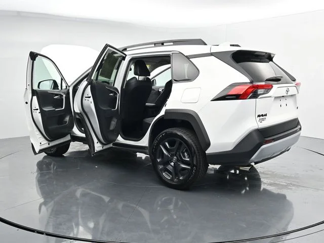 Used 2024  Toyota Adventure image 38