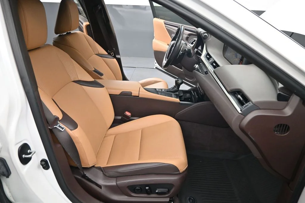 Used 2021 White Lexus 350 image 29