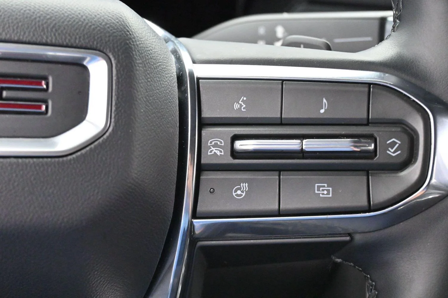 Used 2026 Summit White GMC Elevation image 21