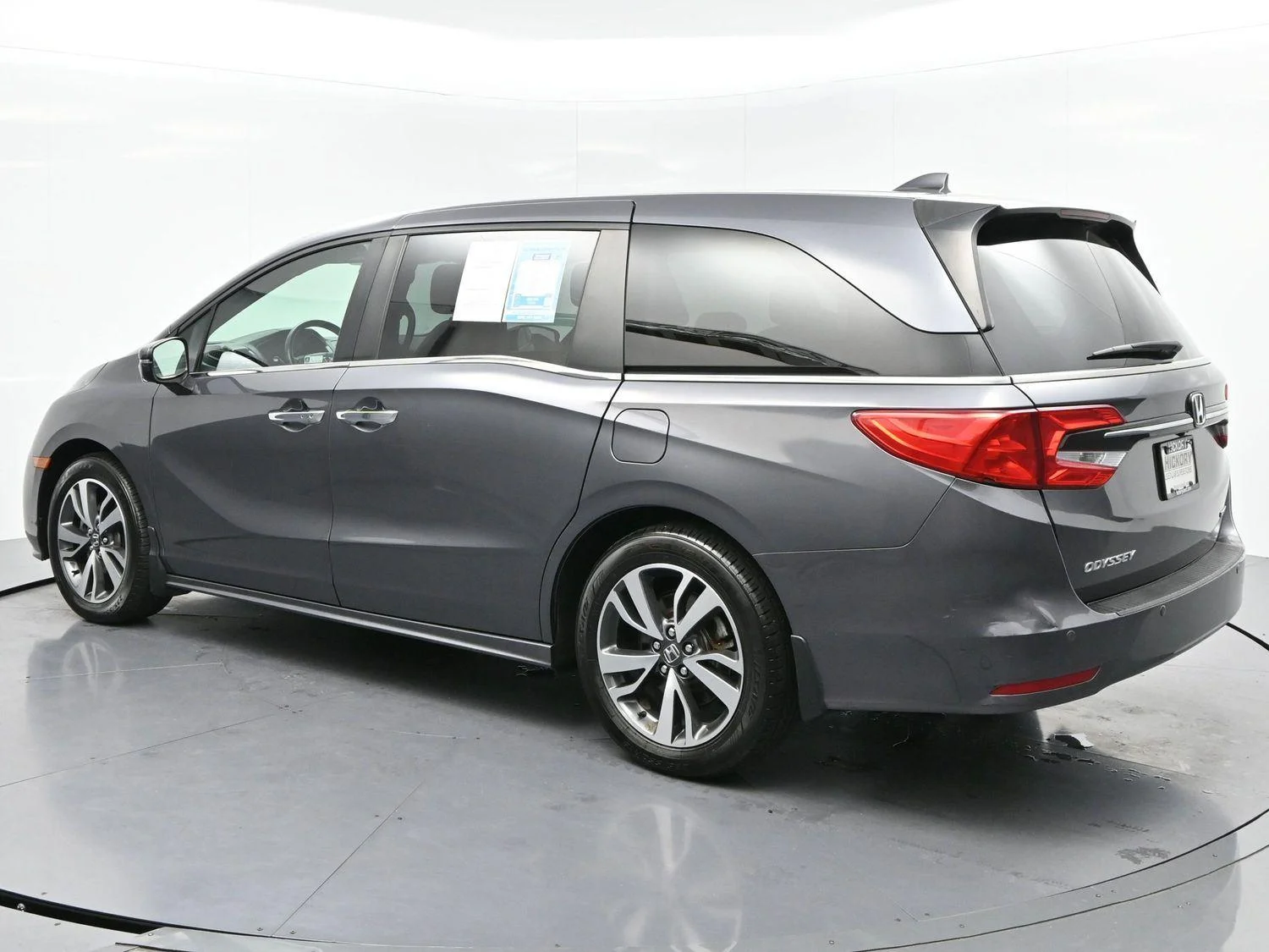 Used 2023 Modern Steel Metallic Honda Touring image 5