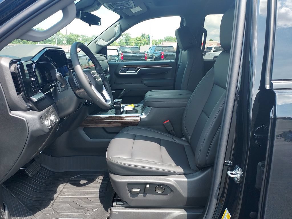 New 2026 Onyx Black GMC Elevation image 13