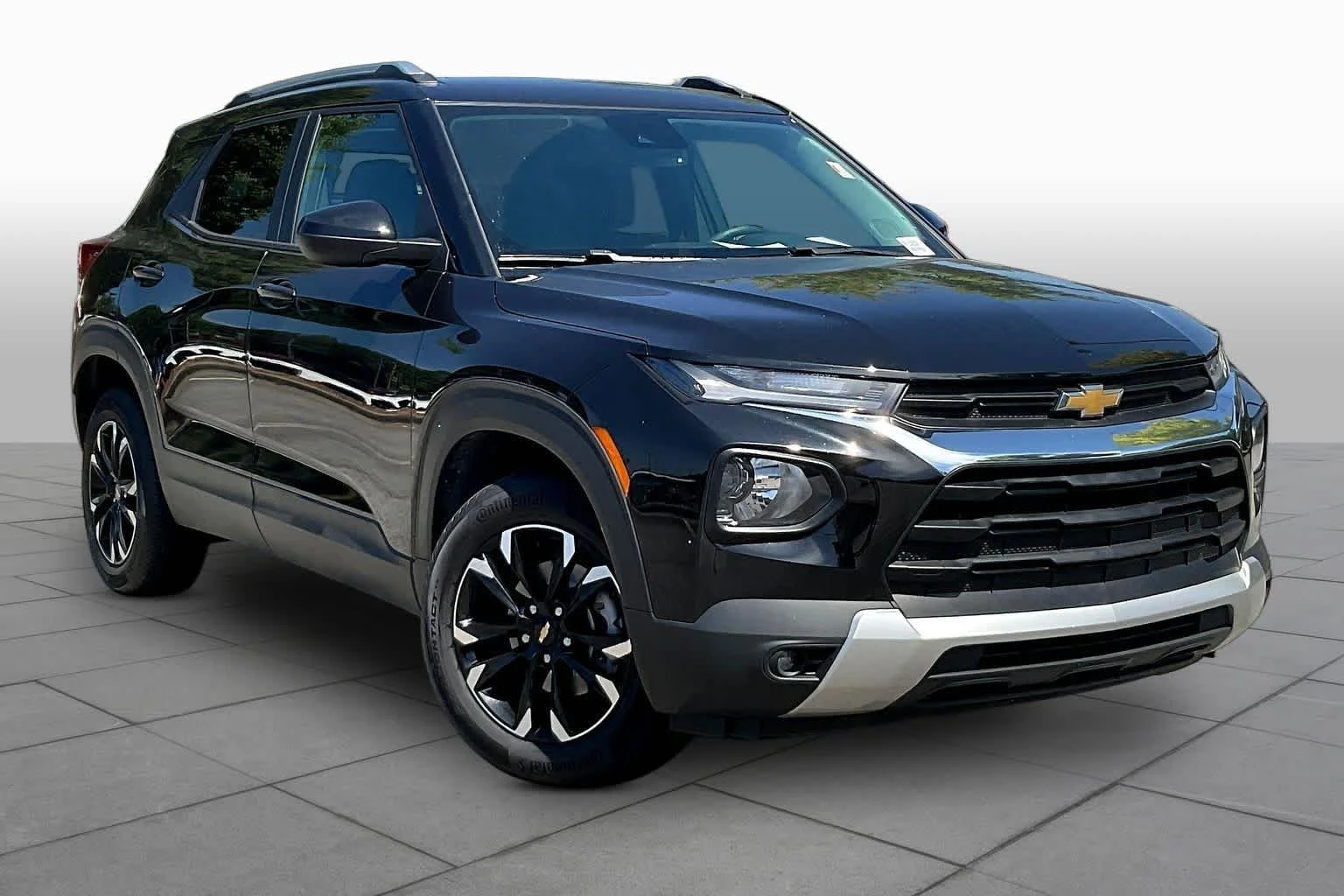 Used 2023 Mosaic Black Metallic Chevrolet LT image 5