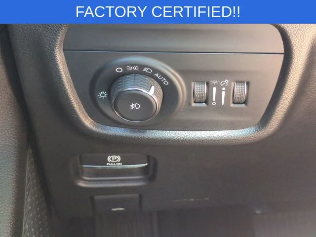 Used 2023 Silver Jeep Limited image 18