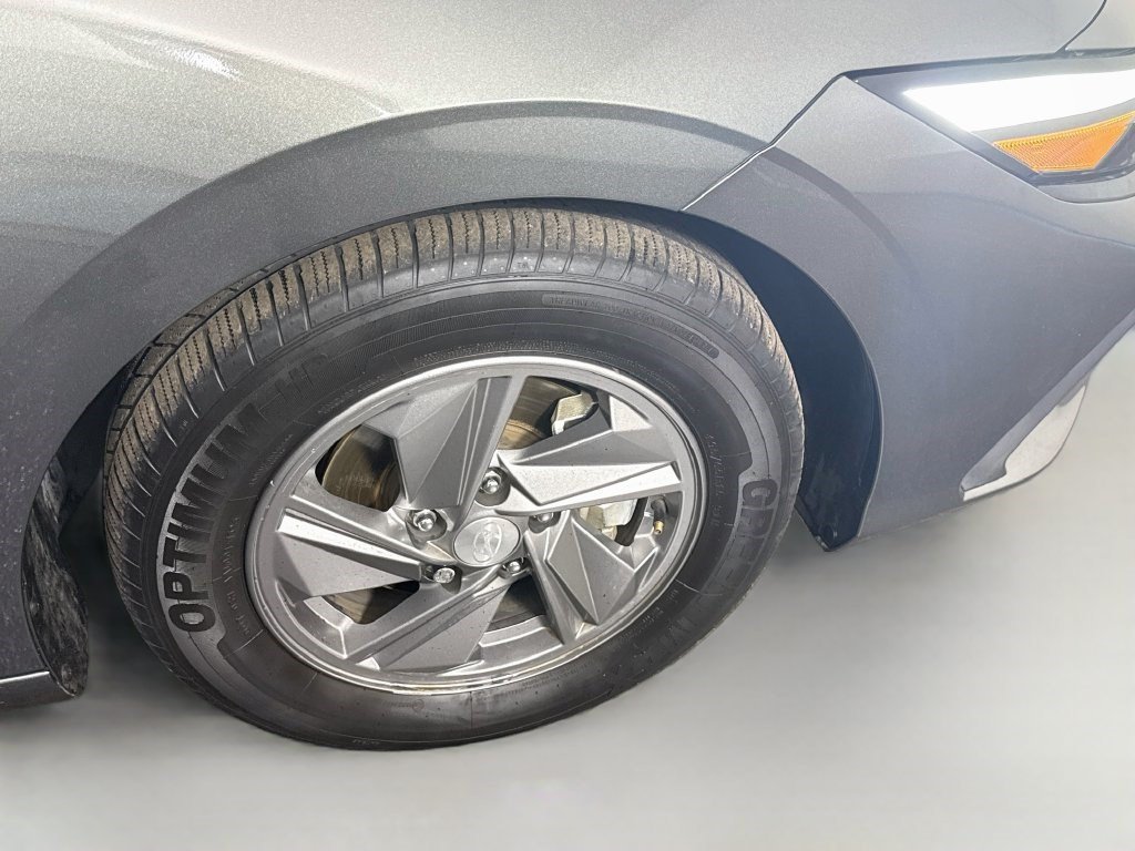Used 2025 Amazon Gray Hyundai SE image 27