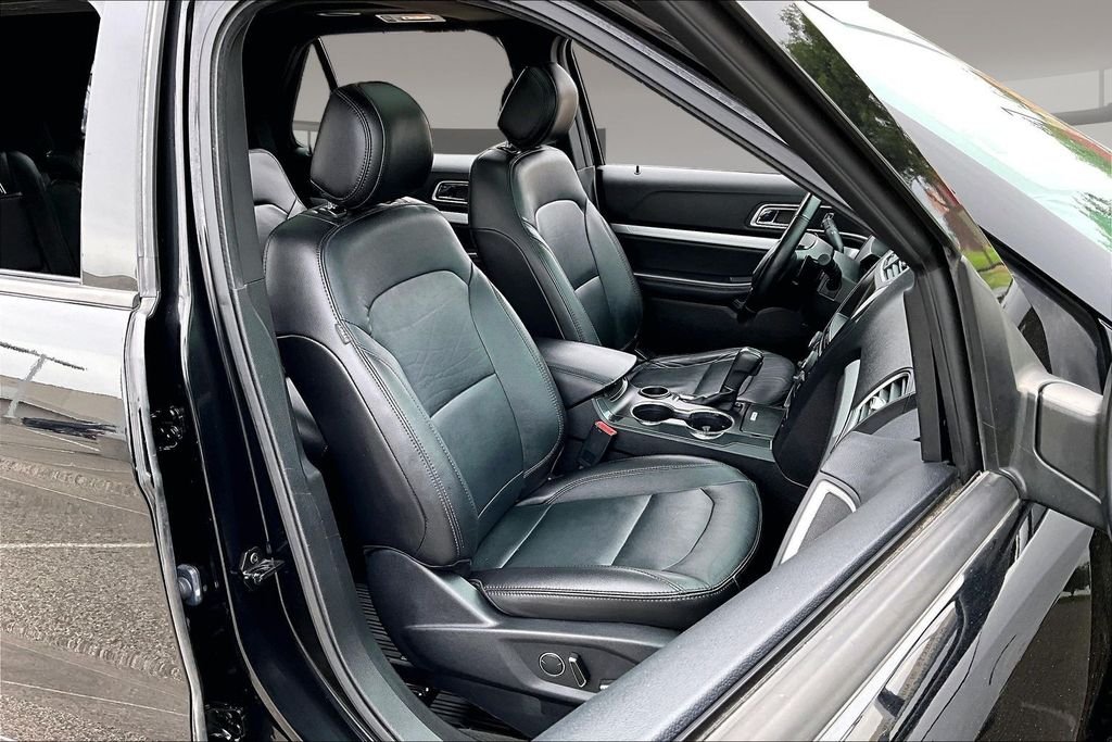 Used 2017 Black Ford XLT image 7