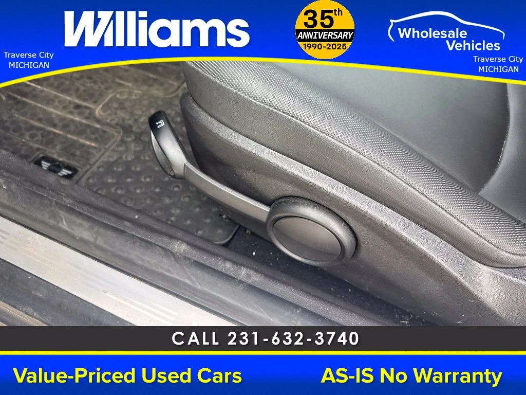Used 2013 Pepper White MINI Clubman image 24