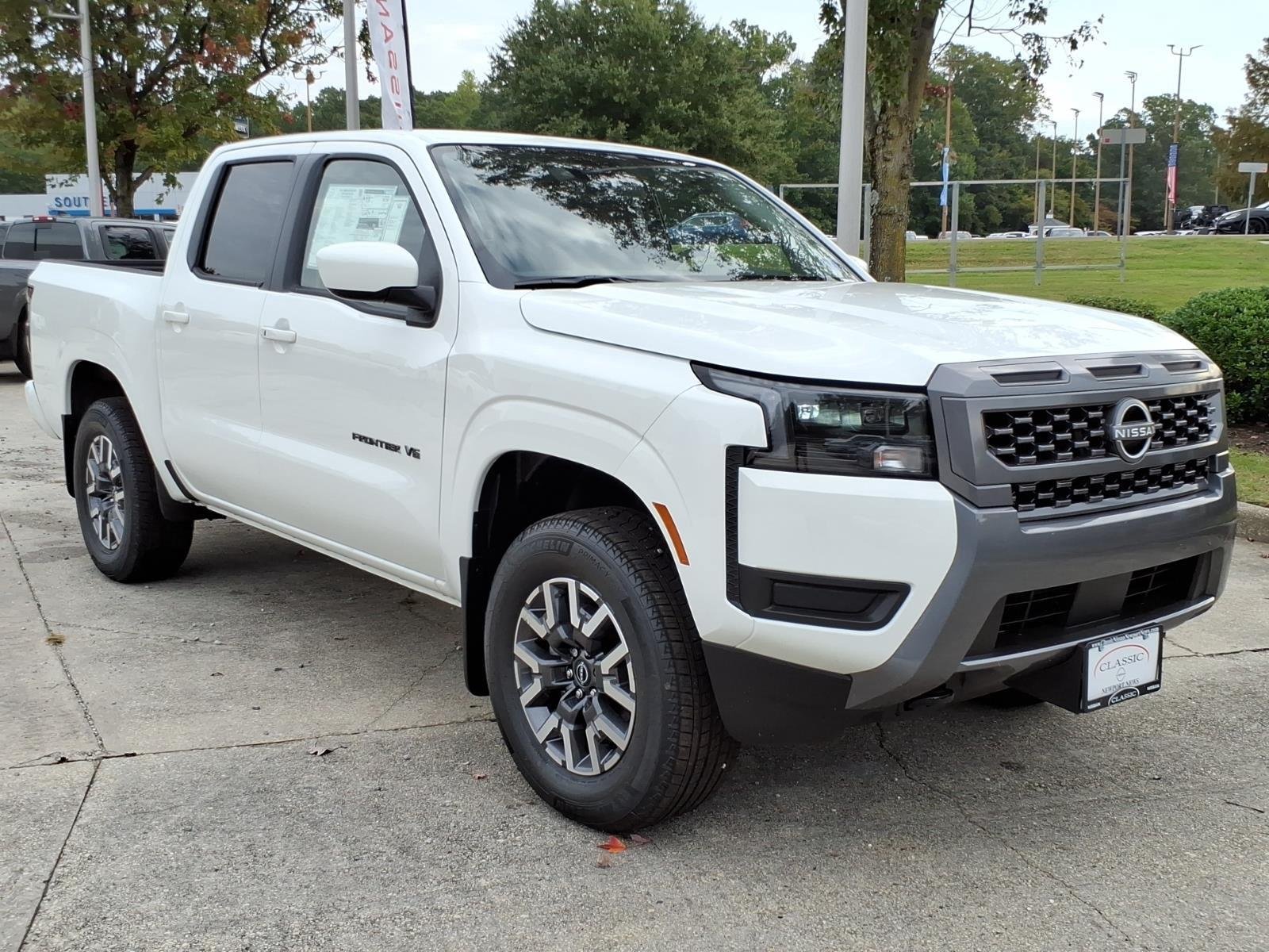 New 2027 Glacier White Nissan Crew Cab SV image 5