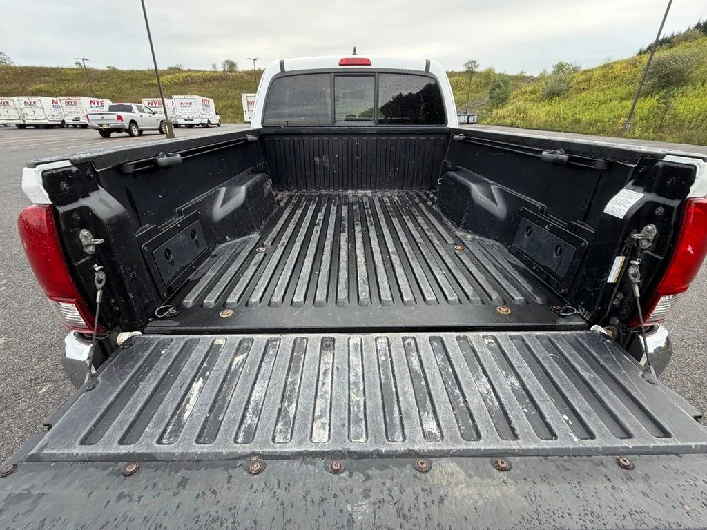 Used 2018 White Toyota SR5 image 44
