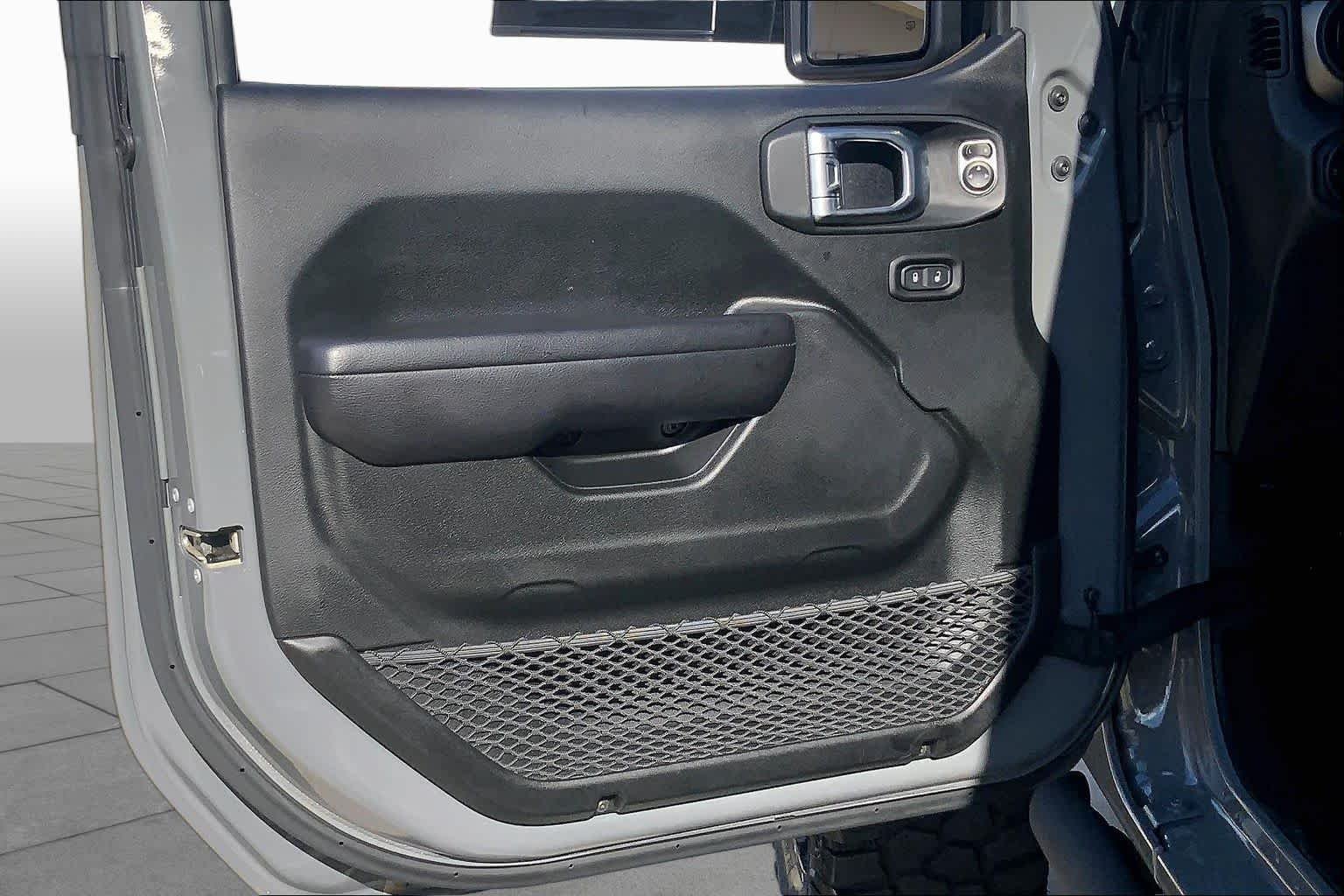 Used 2018 Sting-Gray Clearcoat Jeep Sport S image 23