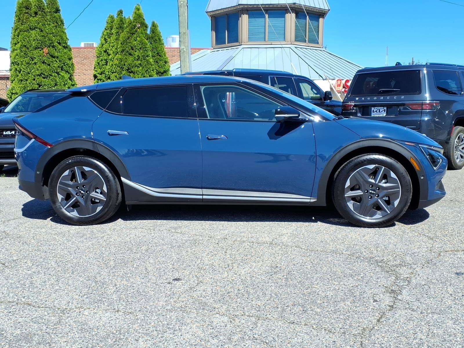 Certified Used 2025 Midnight Lake Blue Kia Light Long Range image 20