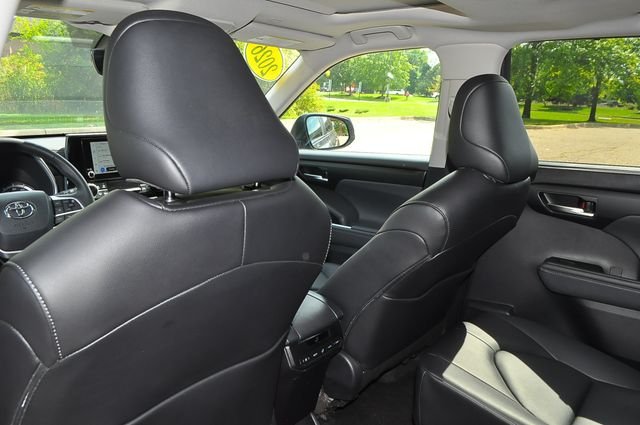 Used 2026  Toyota XLE image 14