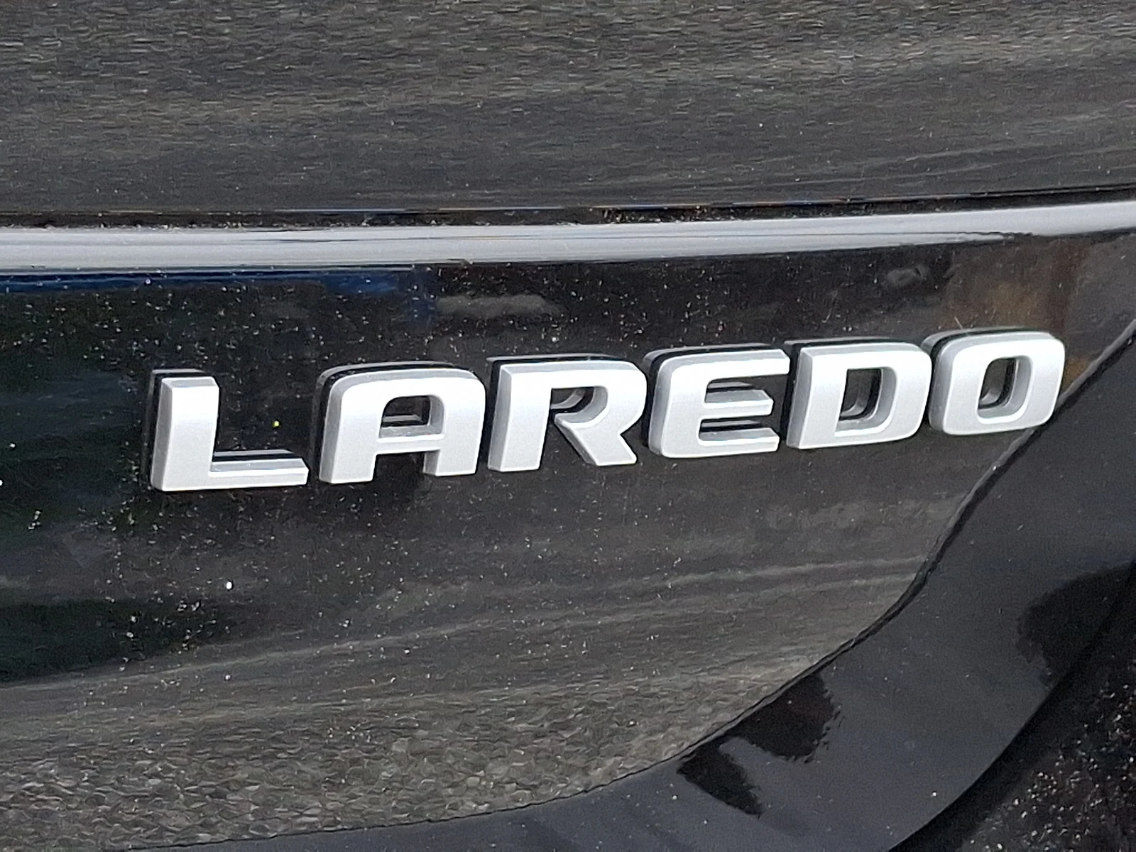 New 2026 Diamond Black Crystal Pearl-Coat Exterior Paint Jeep Laredo X image 22