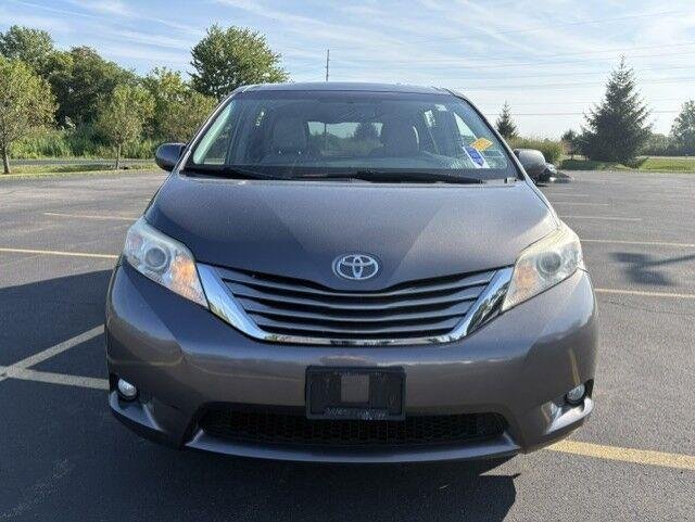 Used 2017 Predawn Gray Mica Toyota XLE image 4