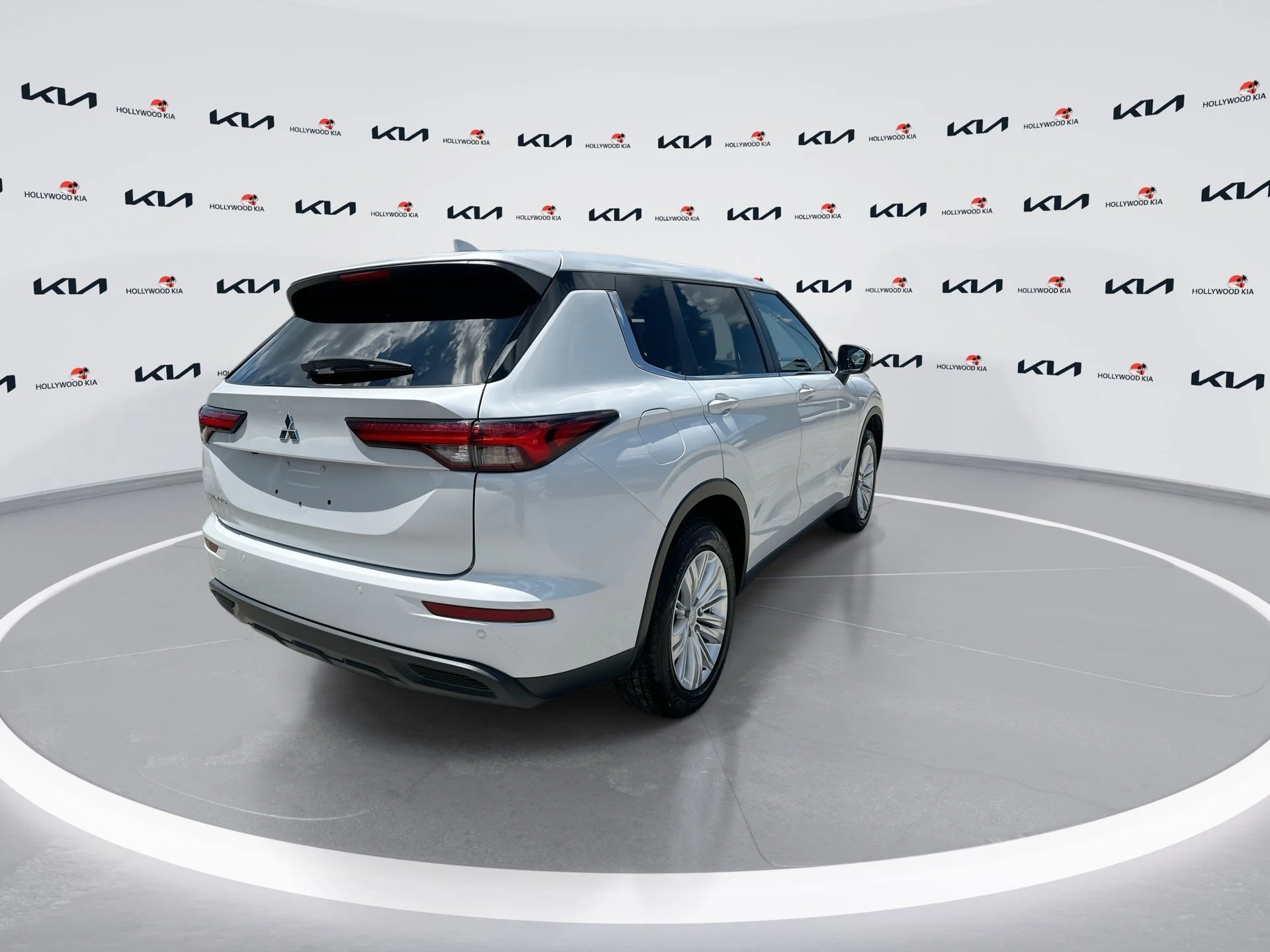 Used 2023 White Mitsubishi ES image 8