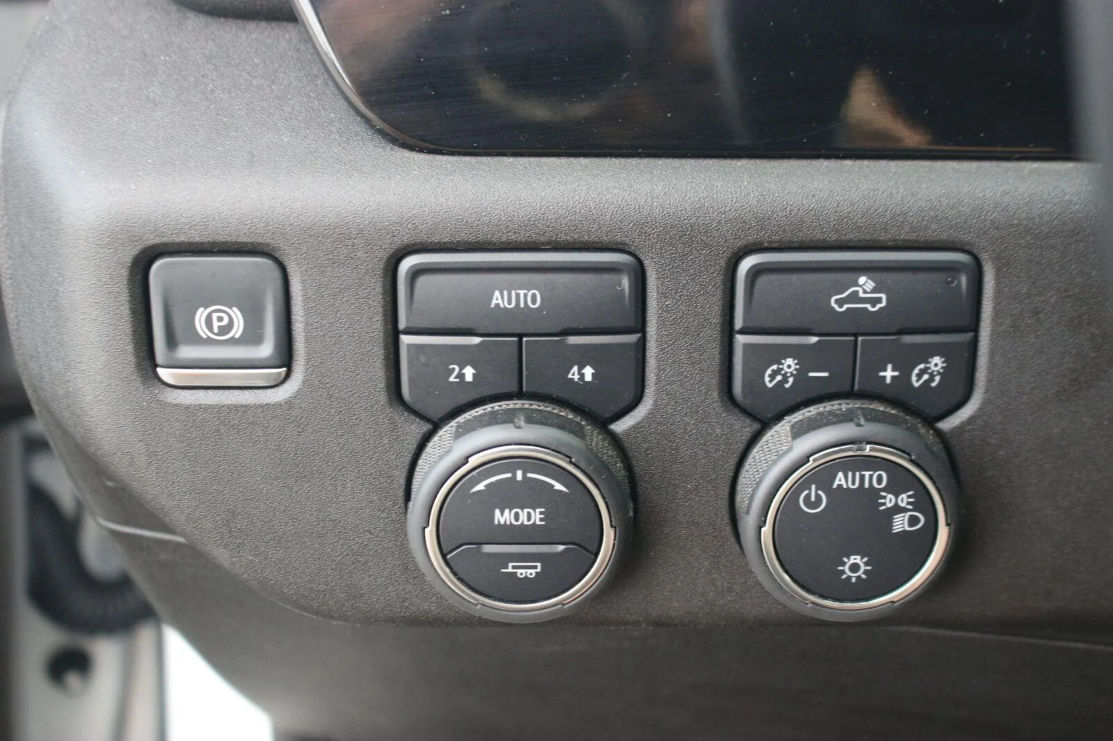 Used 2025 Summit White Chevrolet LT image 33