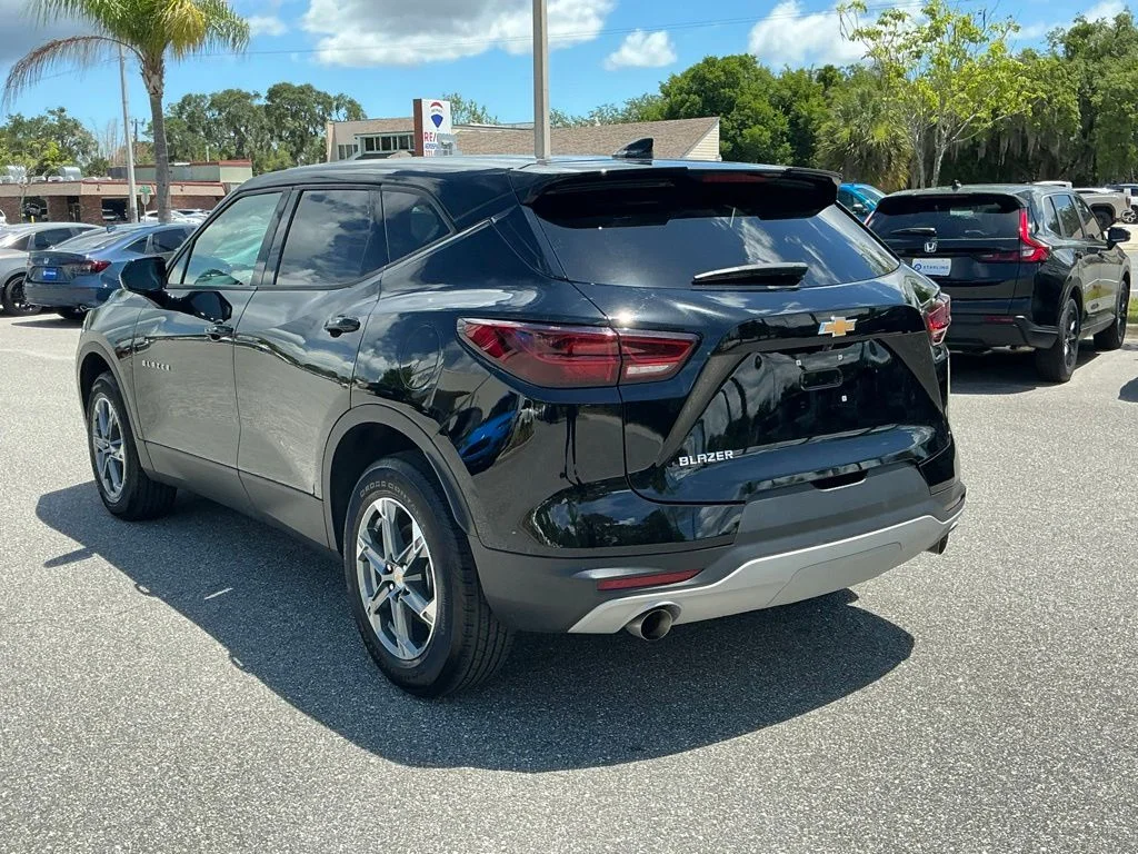 Used 2025 Black Chevrolet LT image 9