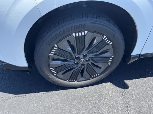 Used 2025 White Nissan Platinum image 10