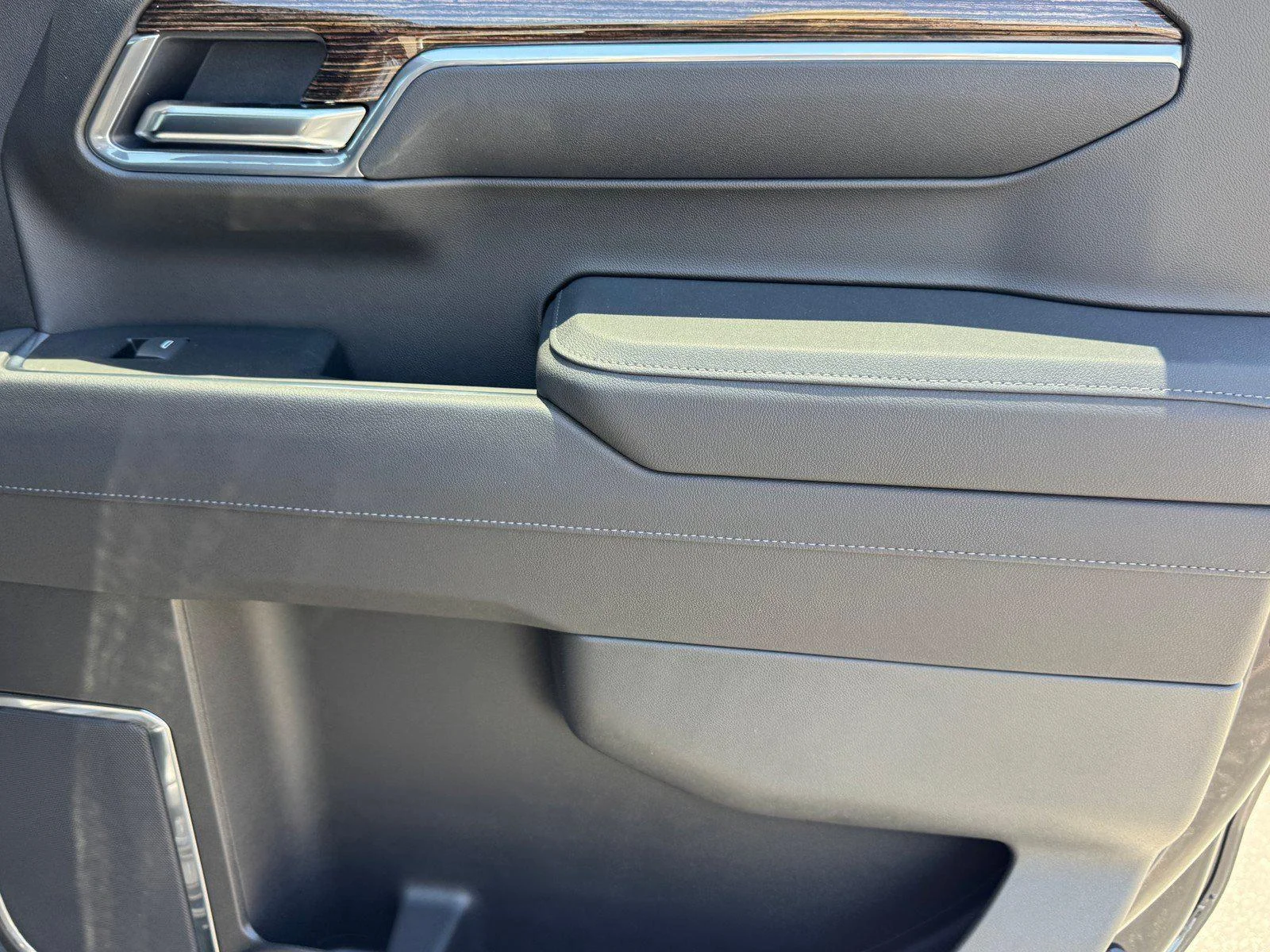 New 2026 Onyx Black GMC Elevation image 11