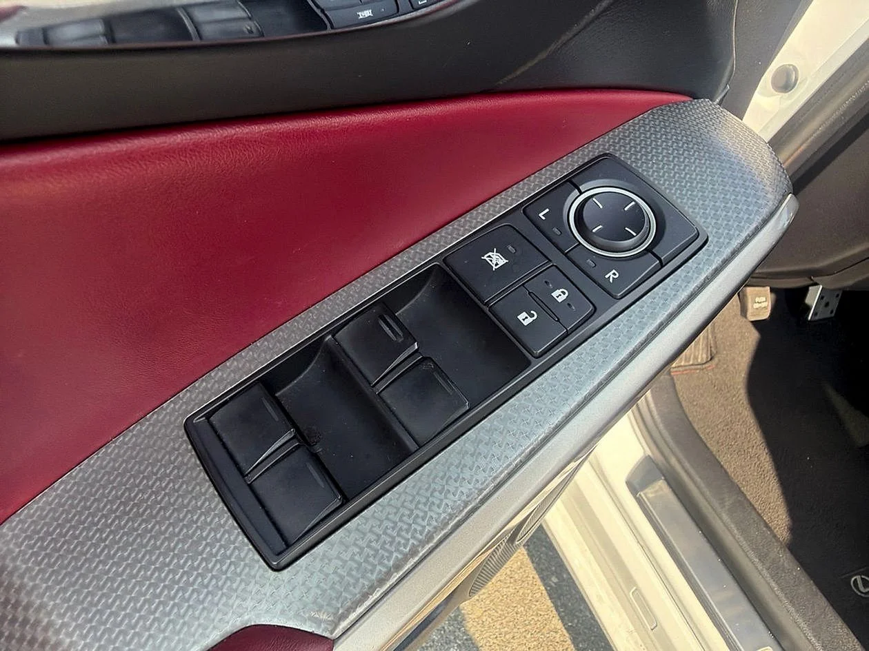 Used 2016  Lexus 350 image 15