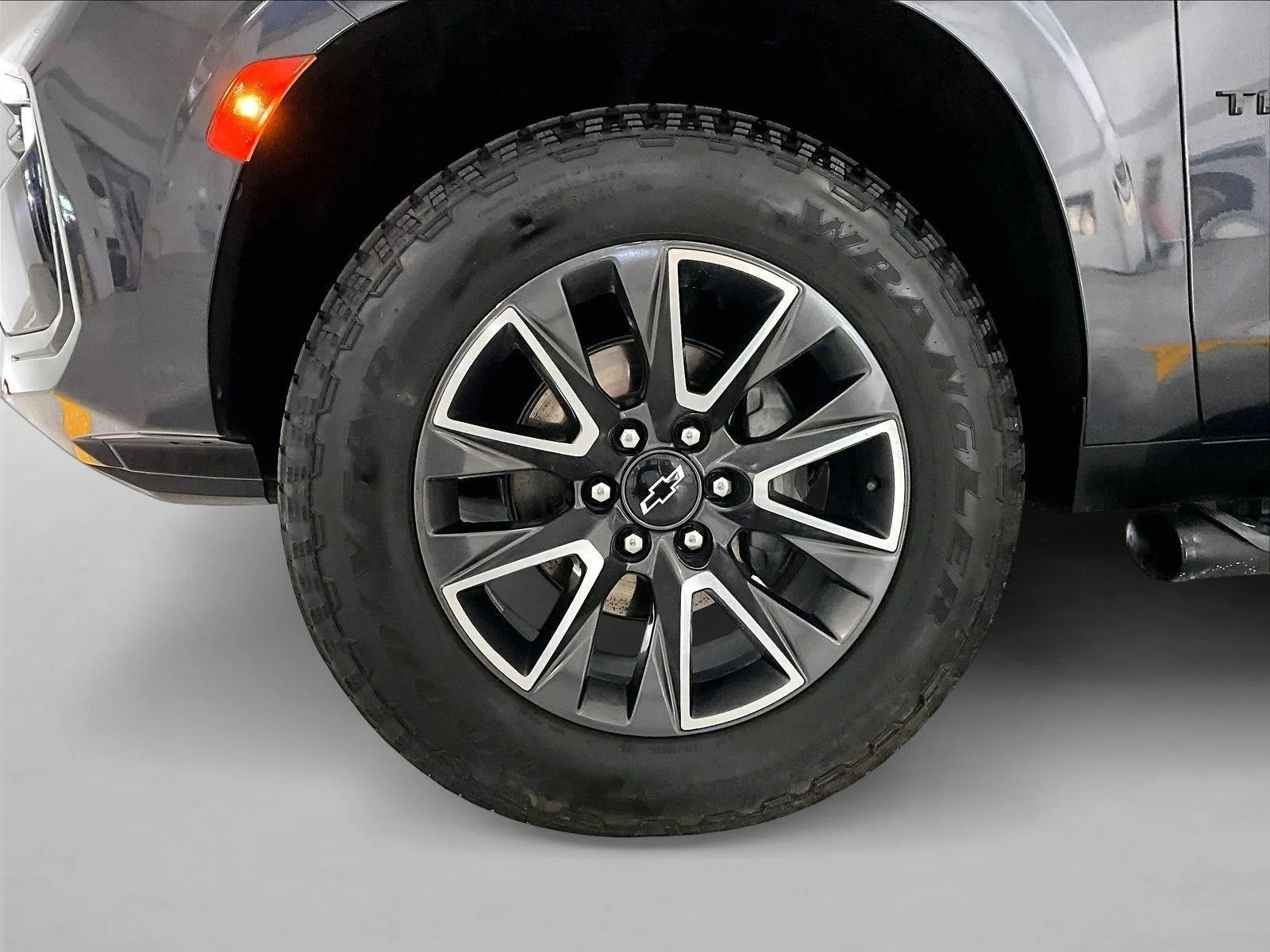 Used 2023 Dark Ash Metallic Chevrolet Z71 image 10