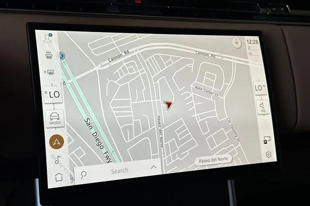 New 2026 Fuji White Land Rover SE image 17
