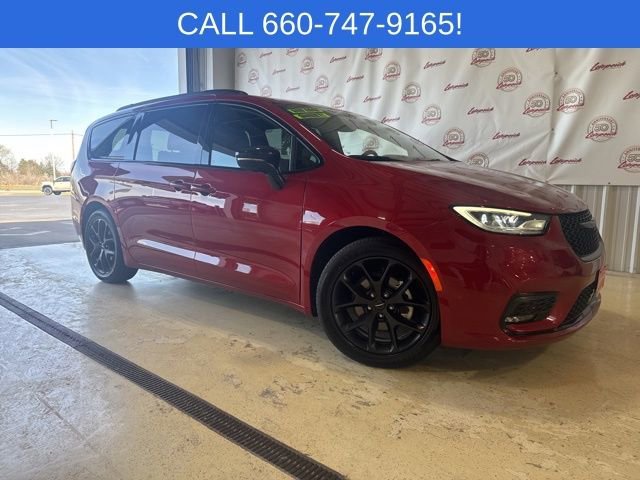 Used 2025 Chrysler Pacifica Limited with VIN 2C4RC1GG7SR530529 for sale in Kansas City