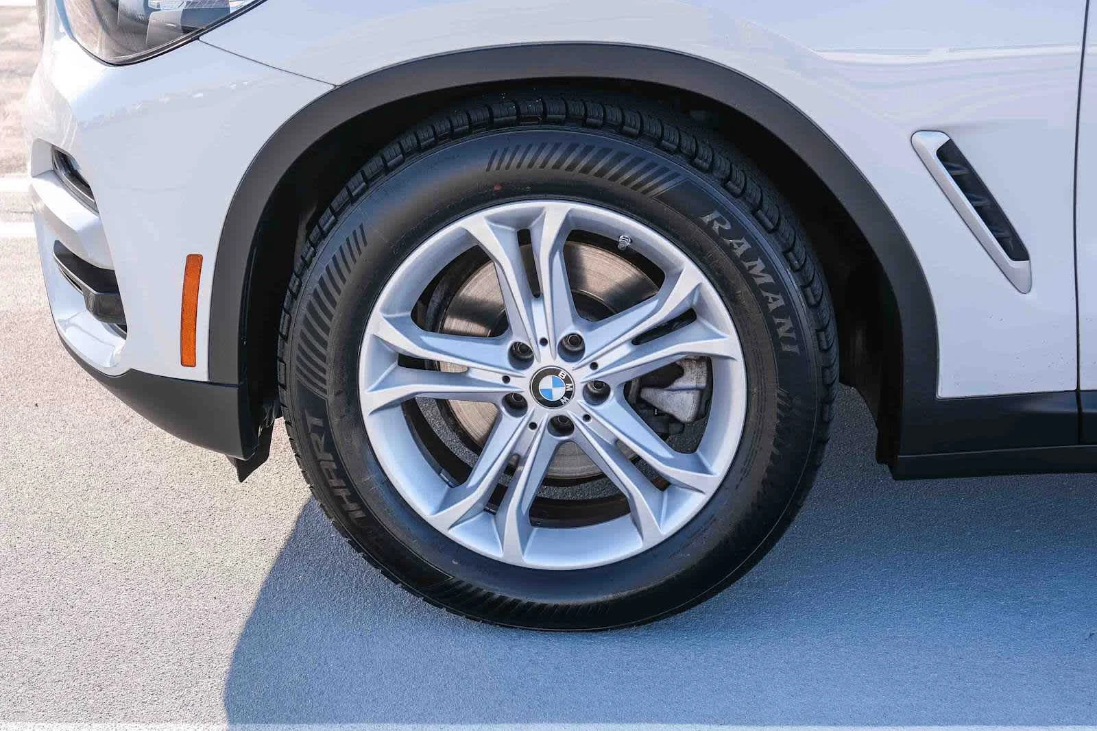Used 2019 Alpine White BMW sDrive30i image 8