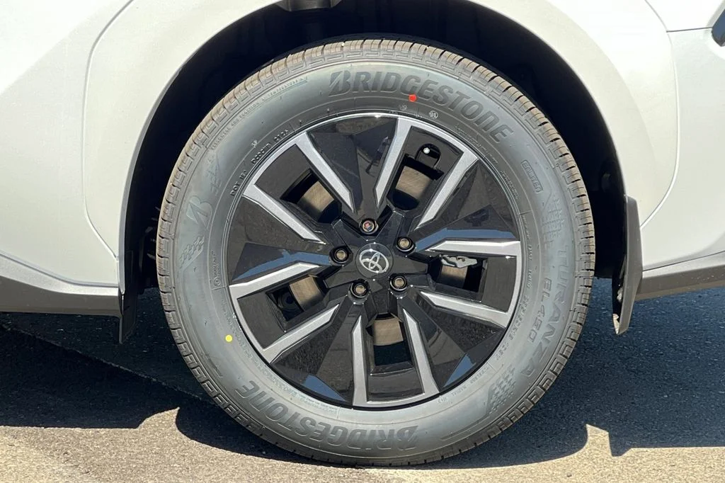 New 2026 Wind Chill Pearl Toyota XLE image 25