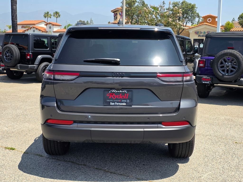 New 2026 Baltic Gray Metallic Clear-Coat Exterior Paint Jeep Limited image 5