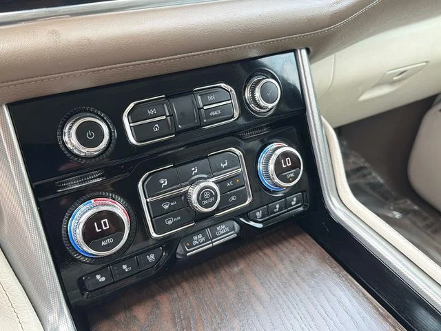 Used 2022 White GMC Denali image 27