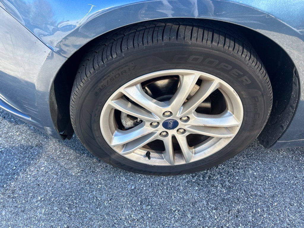 Used 2018 Blue Ford SE image 11
