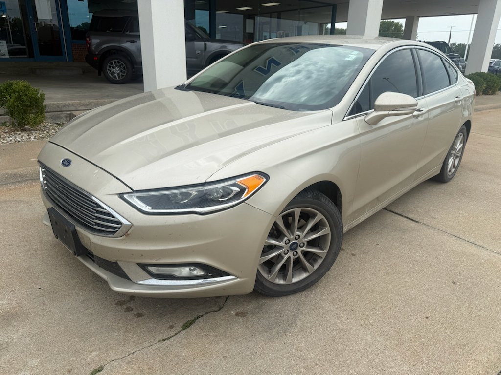 Used 2017  Ford SE image 4