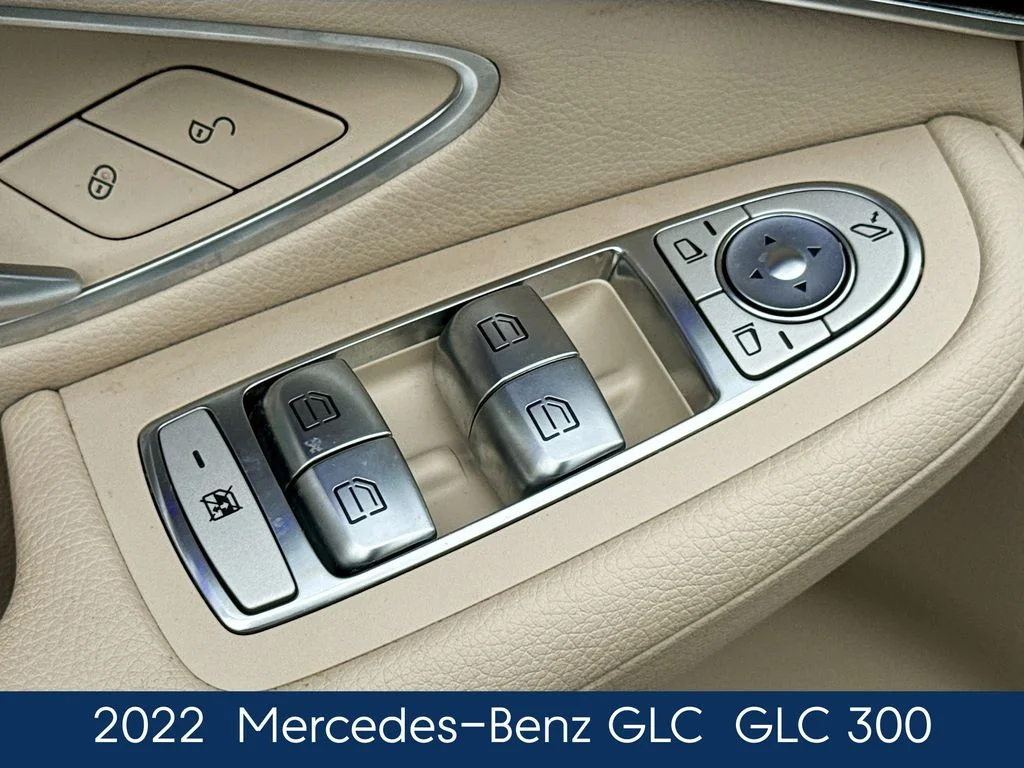Used 2022  Mercedes-Benz GLC 300 image 18