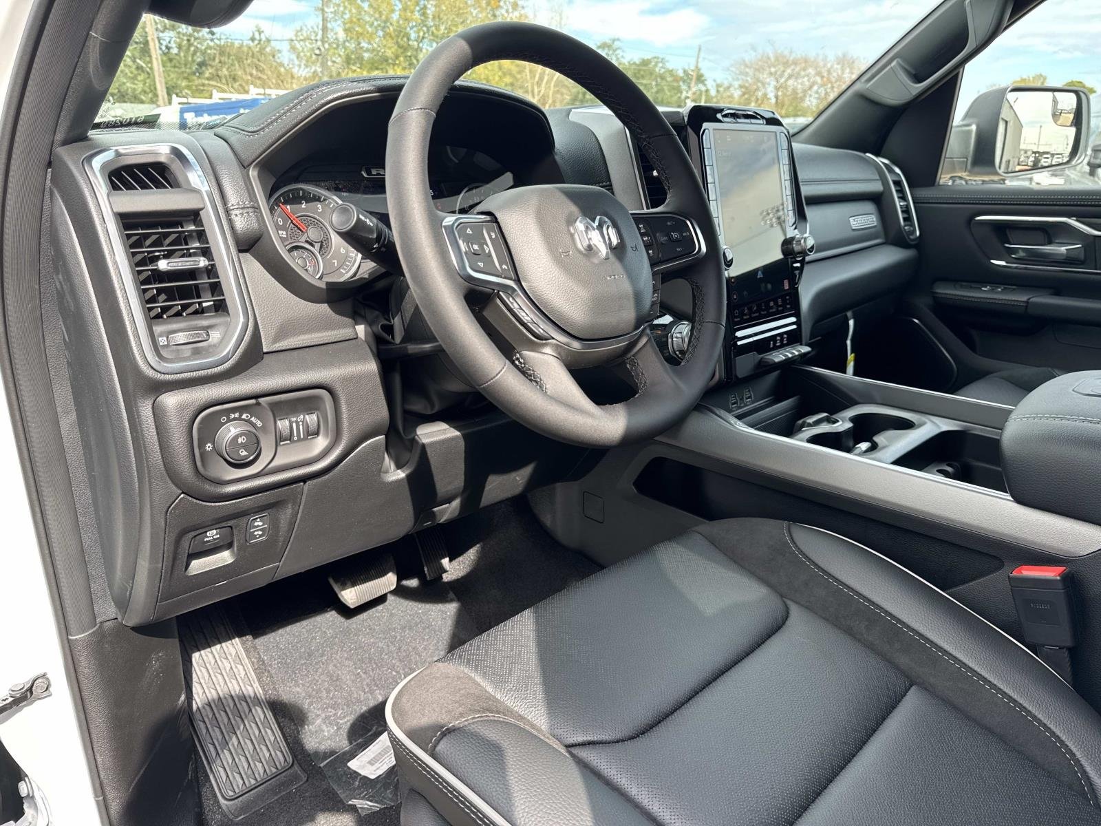 New 2026 Ivory White Tri-Coat Pearl-Coat Exterior Paint RAM Laramie image 9