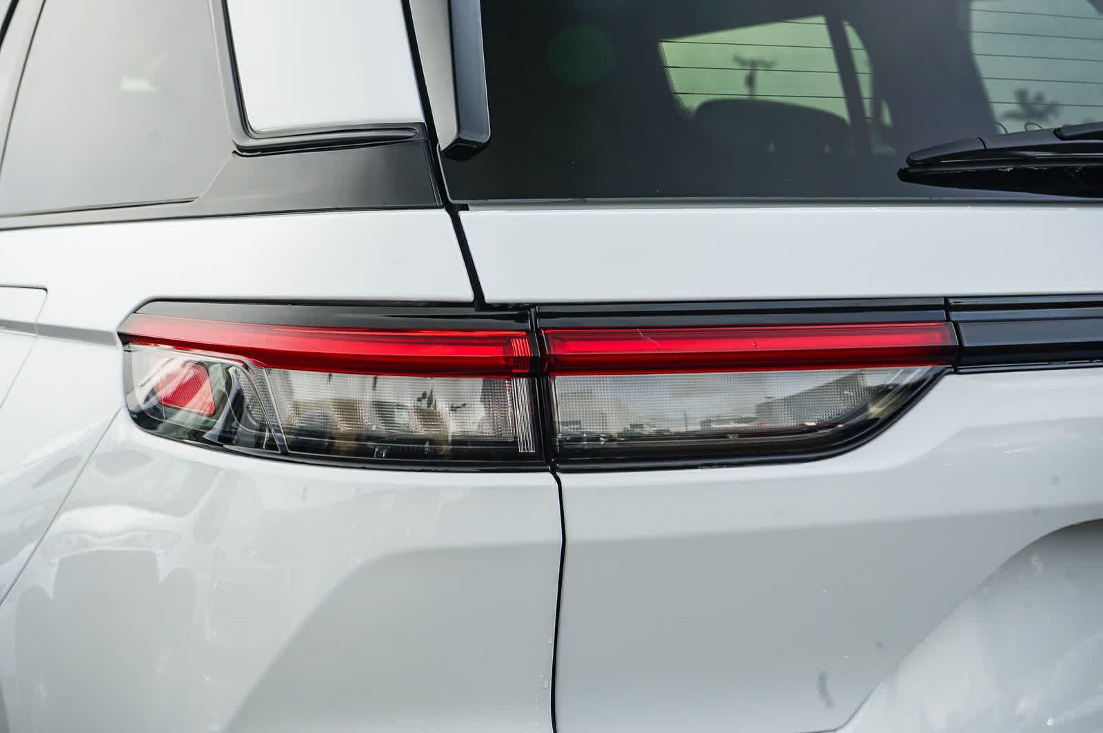 New 2026 Bright White Clearcoat Jeep Laredo Altitude image 7