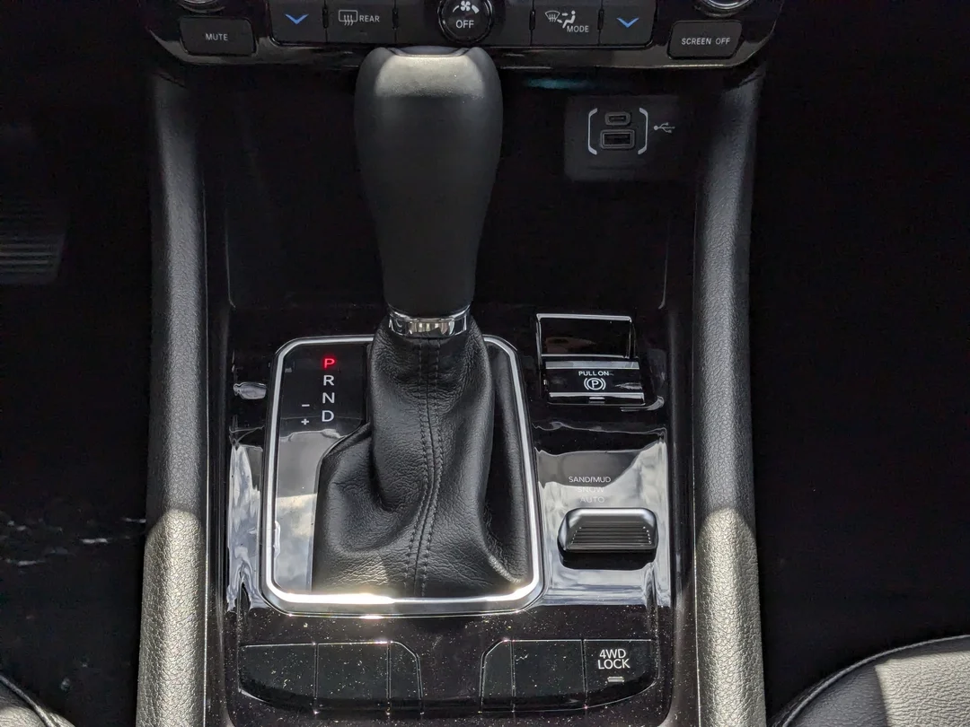 New 2025 White Jeep North - - 4X4 - Heated seats - Forward Collision Warning & More! image 23