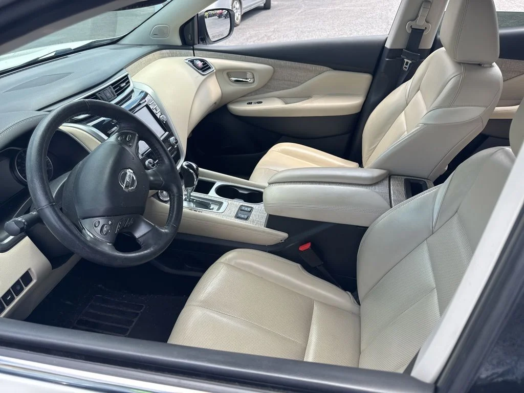 Used 2020 White Nissan SL image 7