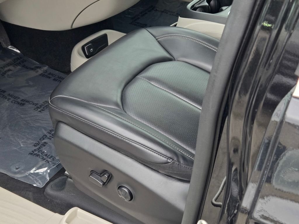 2023 Chrysler Pacifica Touring L - Photo 31