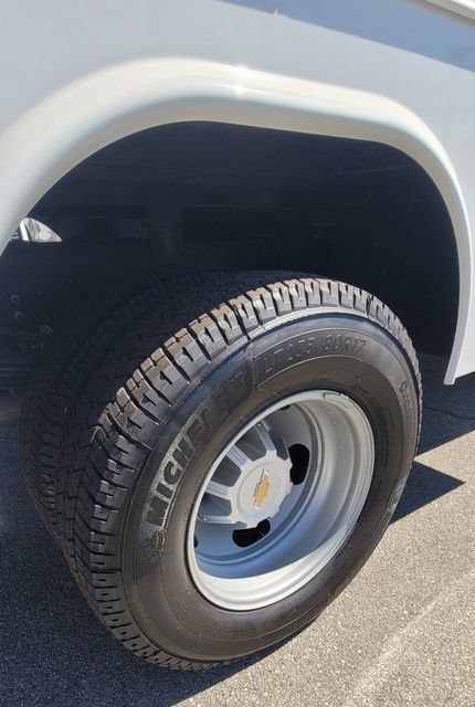 New 2025 Summit White Chevrolet Work Truck image 23