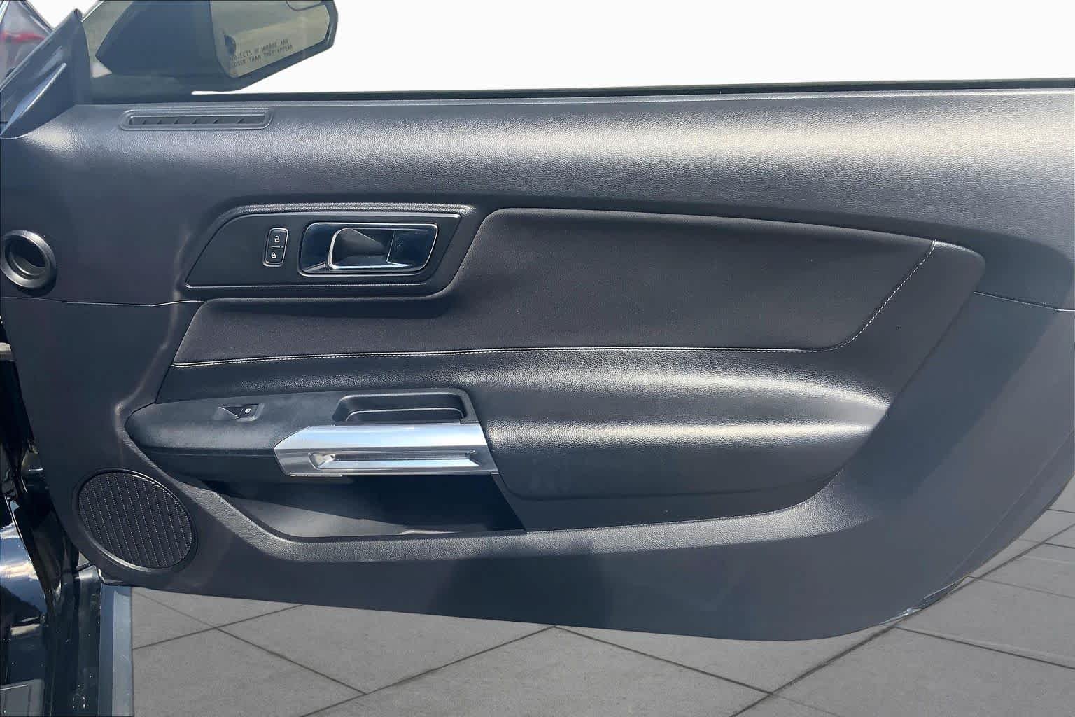 Used 2015 Black Ford V6 image 22