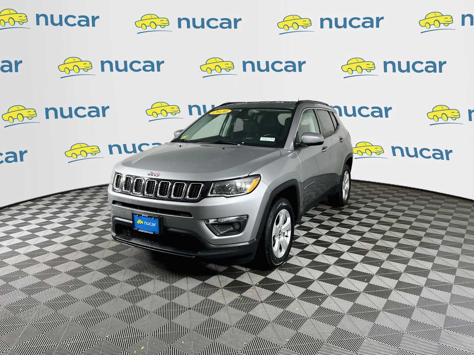 Used 2020 Billet Silver Metallic Clearcoat Jeep Latitude image 3