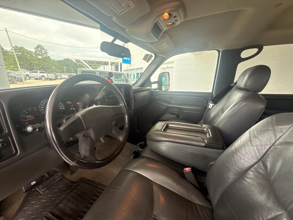 Used 2007 Graystone Metallic Chevrolet LT image 17