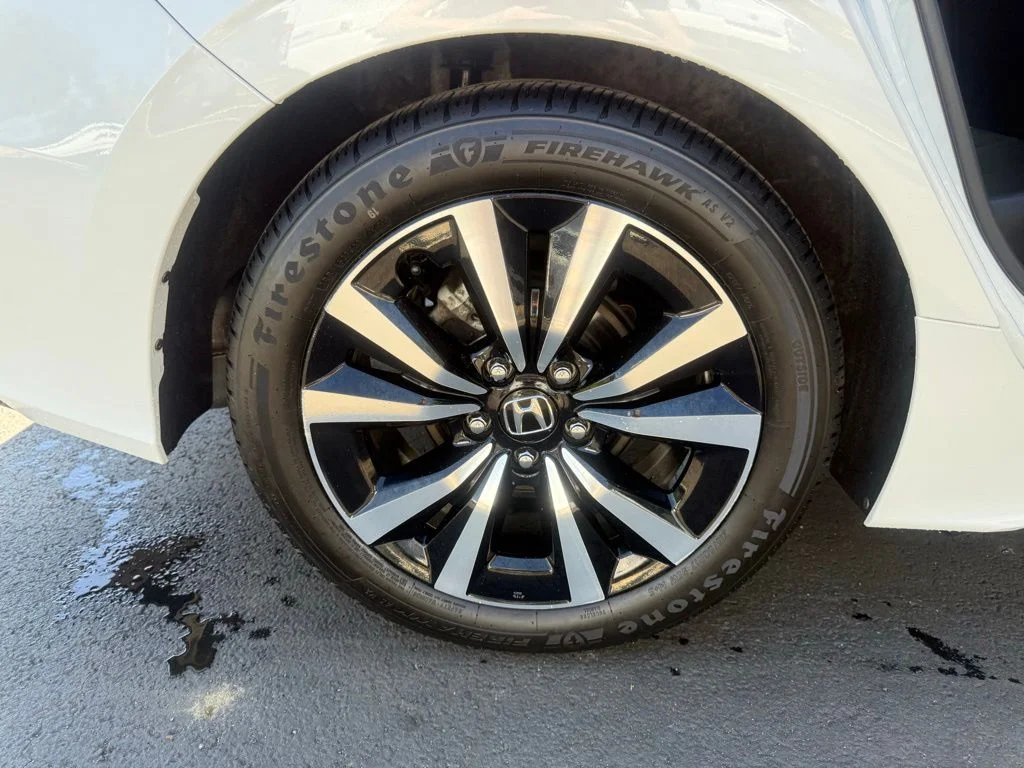 Used 2022 White Honda EX-L image 36
